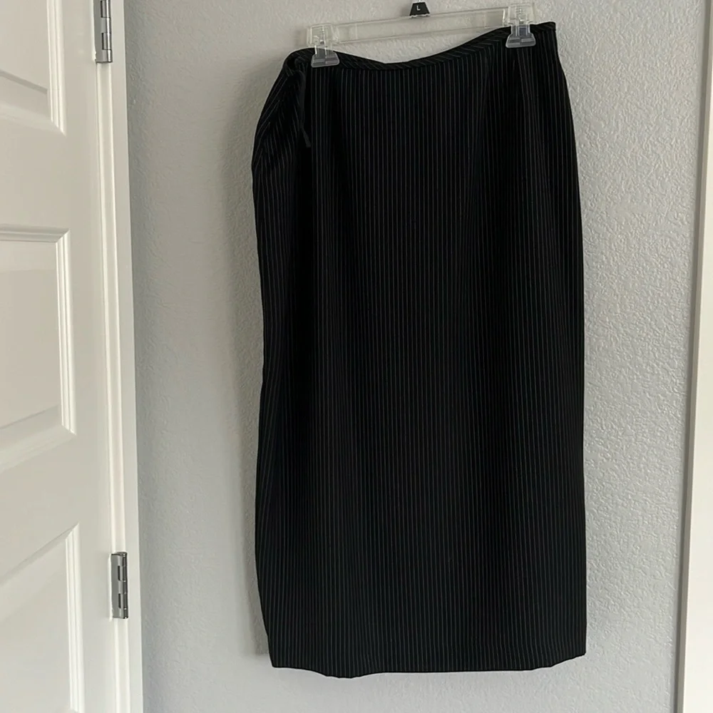 Le Suit Petite Black pin stripe Suit Blazer and Skirt - Picture 2 of 14